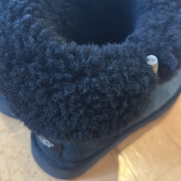 UGG black short foldable top with wooden toggles Womens 8 - Picture 7 of 13